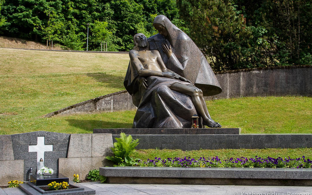 Pietà (part of the Monument to the victims of January 13 1991), Antakalnis Cemetery