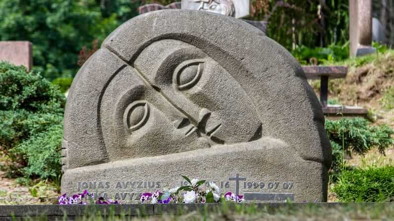 Off-the-Beaten-Track Lithuania: Antakalnis Cemetery in Vilnius