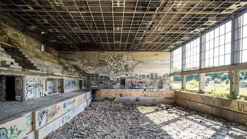 Abandoned Bulgaria: Former swimming pool in Lovech