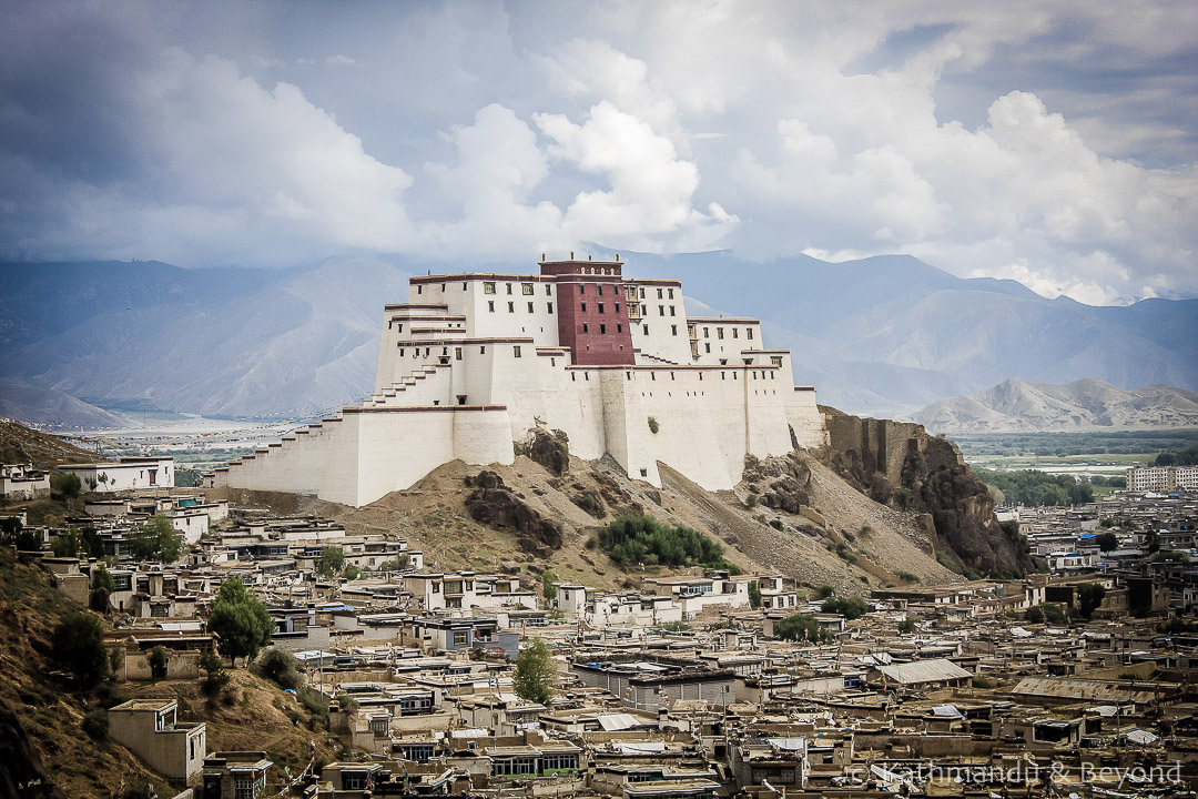 Shigatse Dzong Shigatse Tibet | Forts and castles from around the world