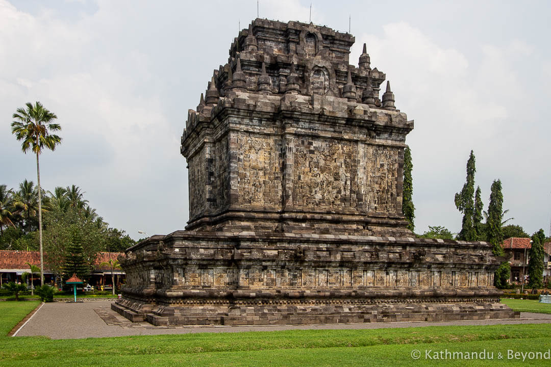 Mendut Temple Borobudur Java Indonesia (12)-2