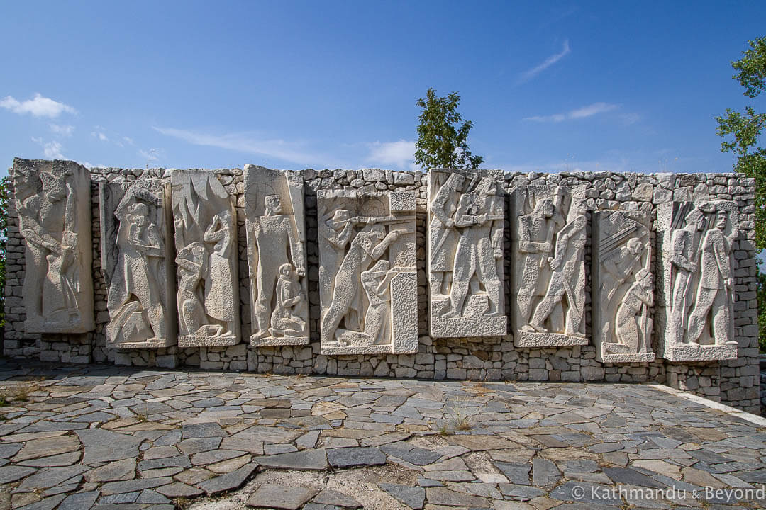 Three Generations Monument Perushtitsa Bulgaria-8-2 (1)