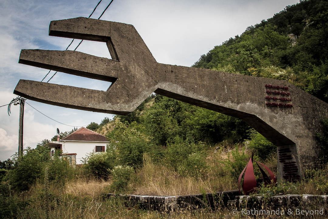 Monument to Hanged Patriots (Monument to the Fallen Victims of the National Liberation War/'The Fork') in Vranjske Njive, Montenegro | Spomenik | Socialist monument | former Yugoslavia