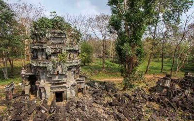 Visiting the Cambodian temple of Preah Khan Kompong Svay (Prasat Bakan)