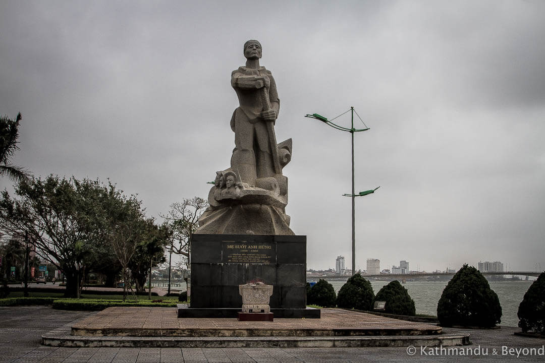 Mother Suot (Nguyen Thi Suot) Monument Dong Hoi Vietnam-2