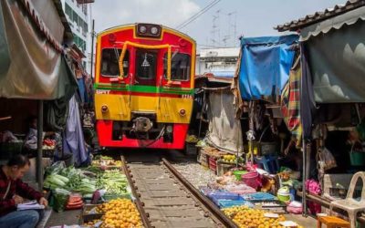 How to visit to Thailand’s Maeklong Railway Market independently