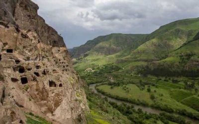 Where to break the journey between Gyumri in Armenia and Borjomi in Georgia