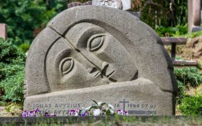 Off-the-Beaten-Track Lithuania: Antakalnis Cemetery in Vilnius