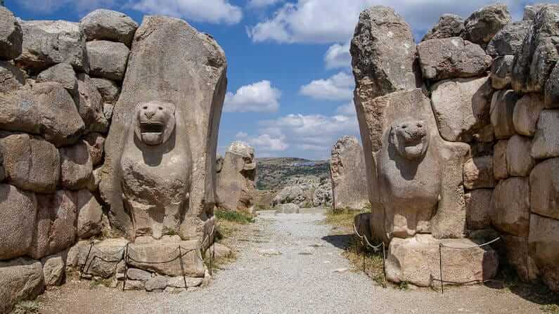 Unexplainable Ancient Mystery Stones - Turkey Visiting-the-UNESCO-site-of-Hattusa-in-Turkey