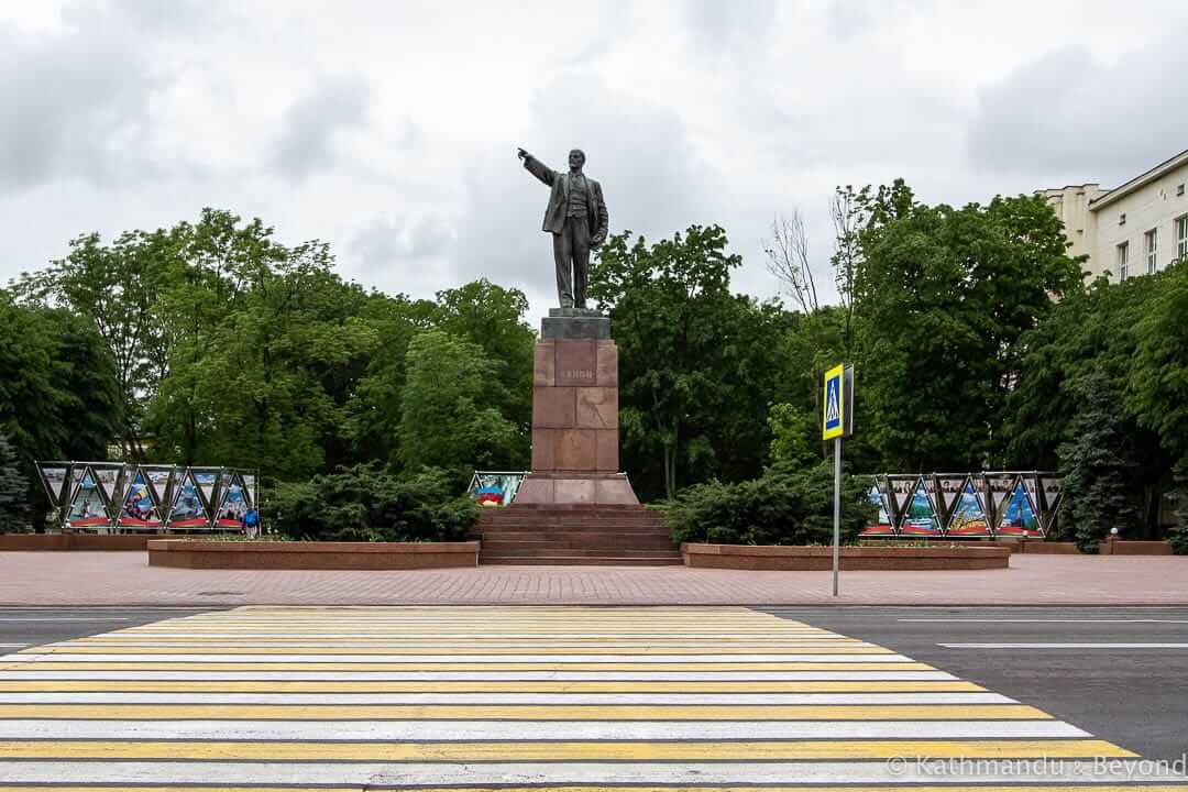 Monument to Vladimir Lenin Brest Belarus-8