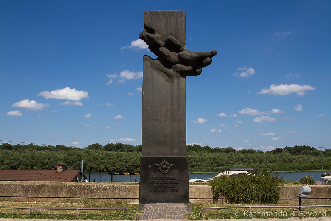 Monument to Pilots of the Belgrade Defenders (Monument to the Royal Yugoslav Air Force defenders of Belgrade) in Belgrade, Serbia | War memorial | former Yugoslavia 