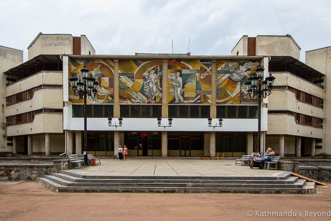 Hospital MSCH-5 (Medical Centre/Medical Clinic No.5) in Slavutych, Ukraine | Modernist | Soviet architecture | former USSR