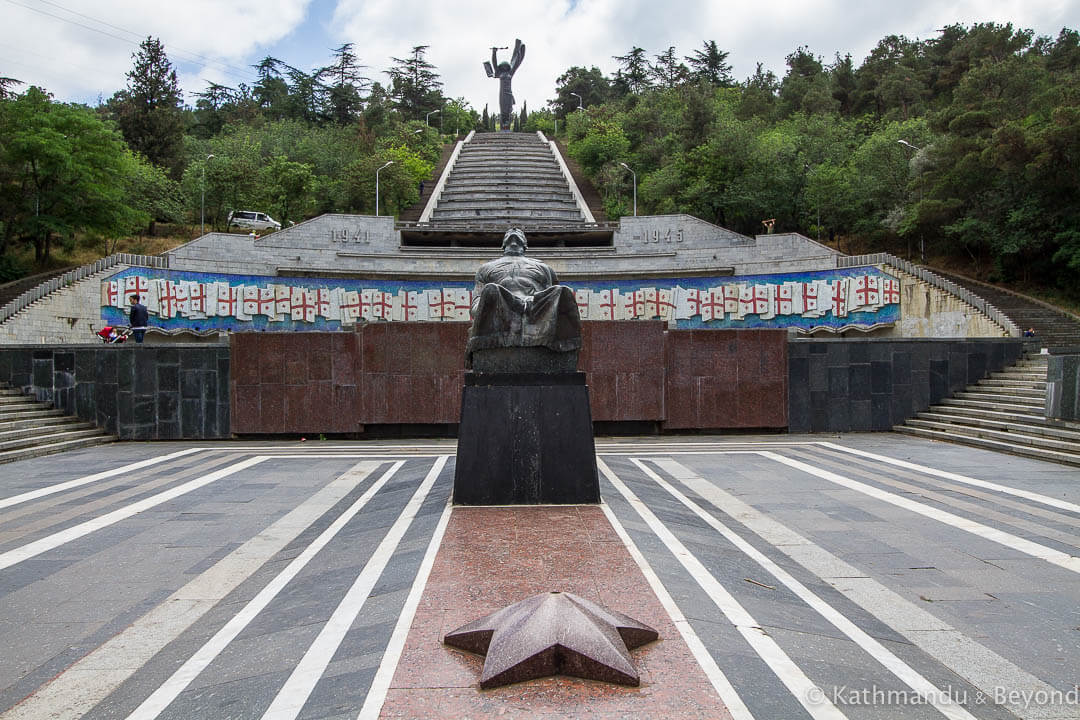 Vake Park World War II Memorial (Memorial to the Great Patriotic War/Vake Park Fountain) in Tbilisi, Georgia | War memorial | Soviet monument | former USSR