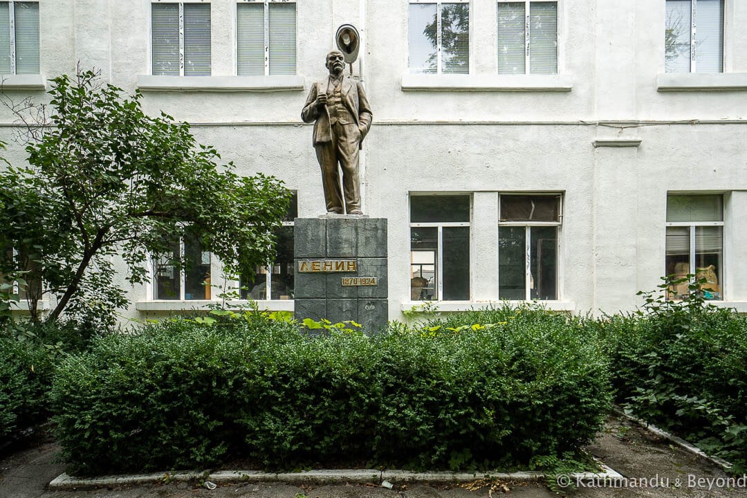 Monument to Vladimir Lenin Bendery (Bender) Transnistria-3