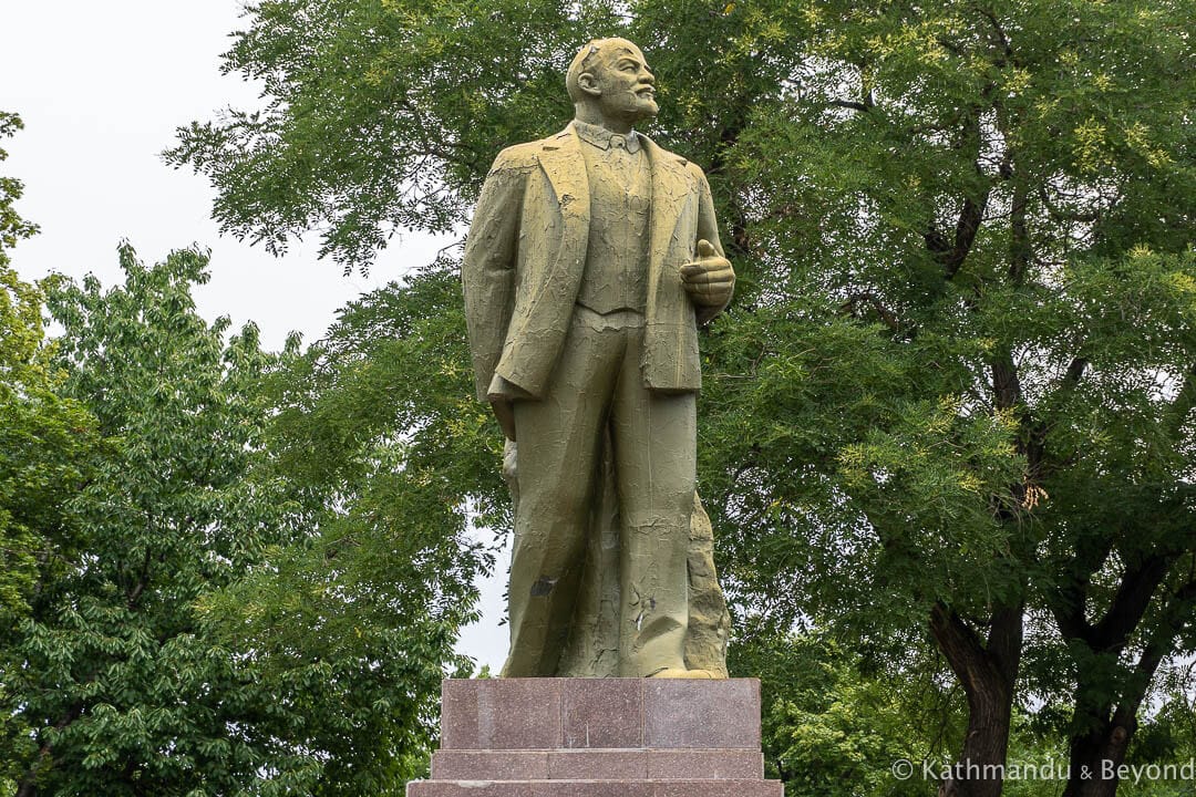 Monument to Vladimir Lenin Bendery (Bender) Transnistria-4