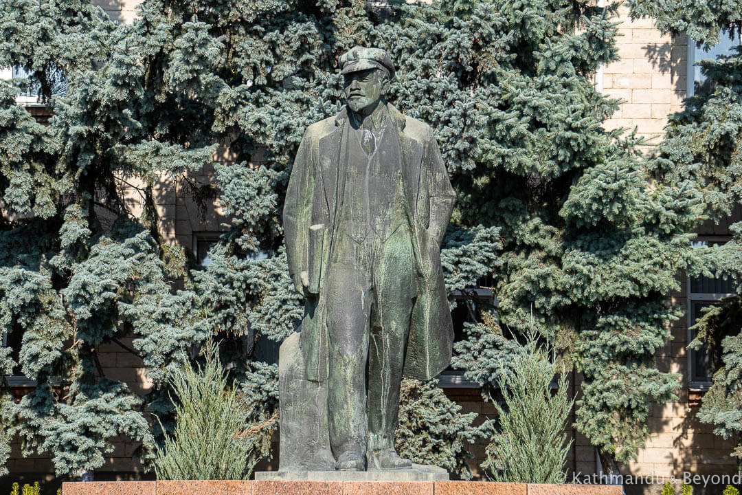 Monument to Vladimir Lenin Comrat Moldova-4