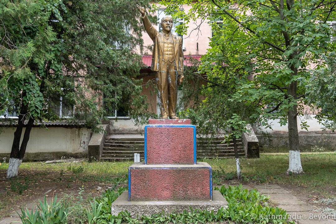 Monument to Vladimir Lenin Sucleia Transnistria-5