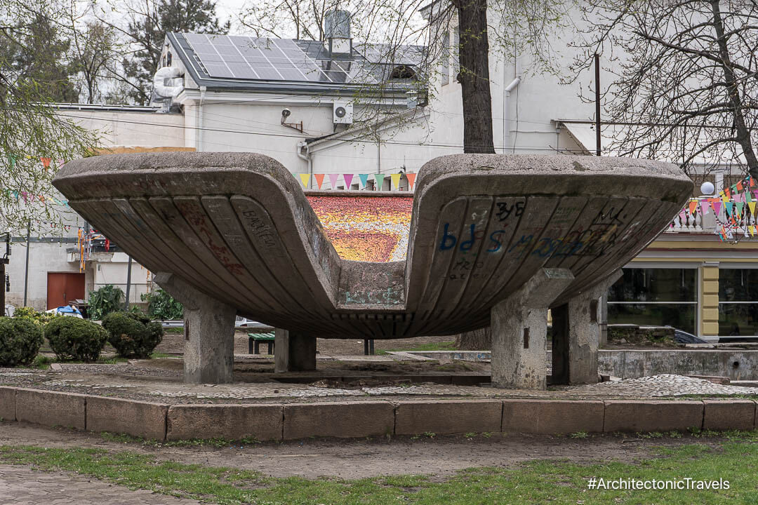 Stone Flower Fountain (Stephen the Great Central Park) Chisinau Moldova APR25-5