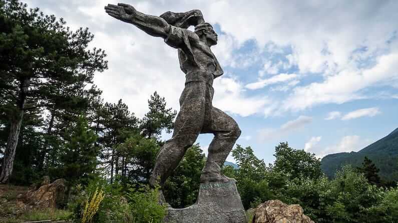 Communist memorialization essay 06 image