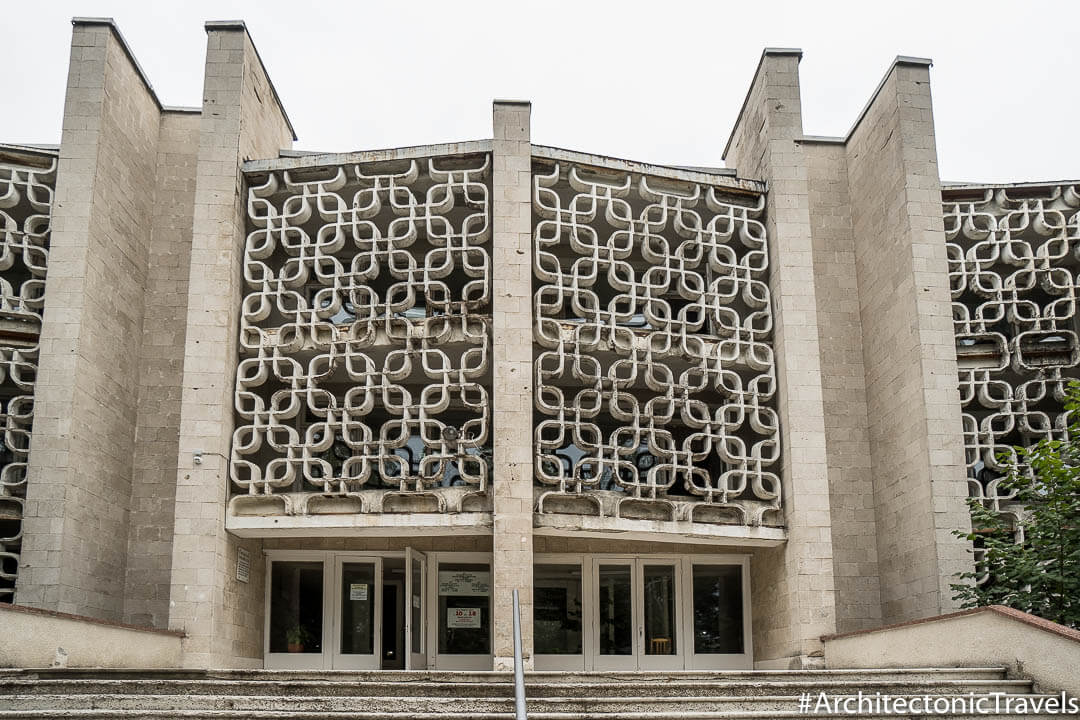 Central Library of Bender in Bendery (Bender), Transnistria | Modernist | Soviet architecture | former USSR