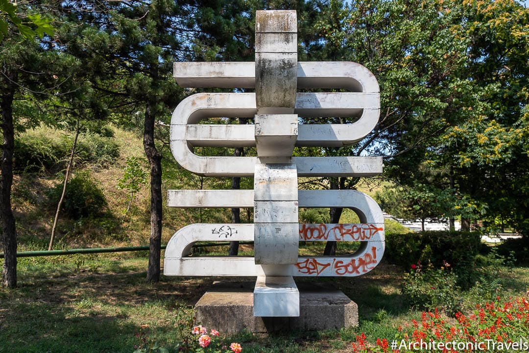 “Valul ai vantul” in Galați, Romania | Socialist sculpture | former Eastern Bloc