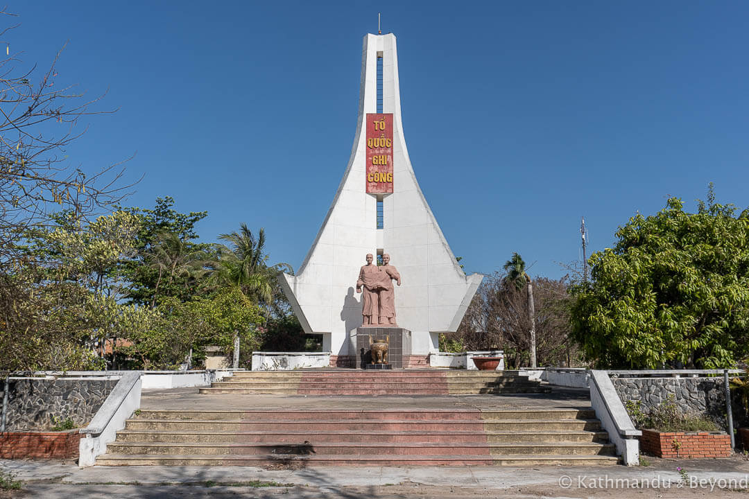 Monument to the Fatherland (Martyrs Cemetery) Tra Vinh Vietnam-4