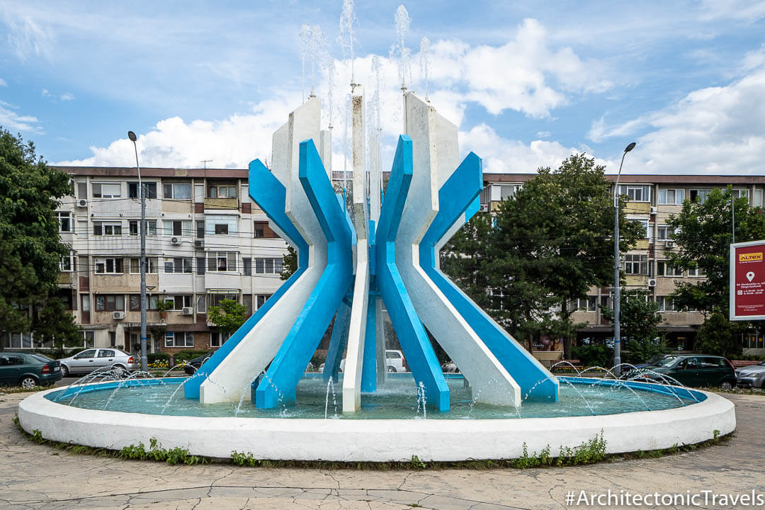 Artesian Fountain in Brăila, Romania | Socialist sculpture | former Eastern Bloc