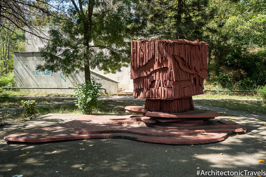 “Solid-Fluid” in Galați, Romania | Socialist sculpture | former Eastern Bloc