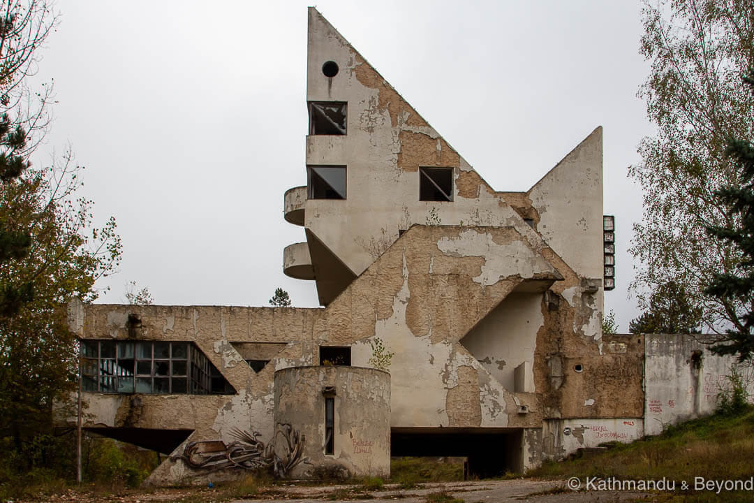 Motel EHOS (Motel Miljevina) in Miljevina, Bosnia & Herzegovina | Brutalist | Socialist architecture | former Yugoslavia