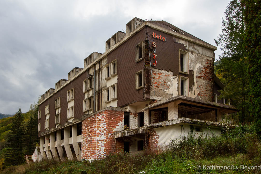 Hotel Sutjeska in Tjentište, Bosnia & Herzegovina | Modernist | Socialist architecture | former Yugoslavia 