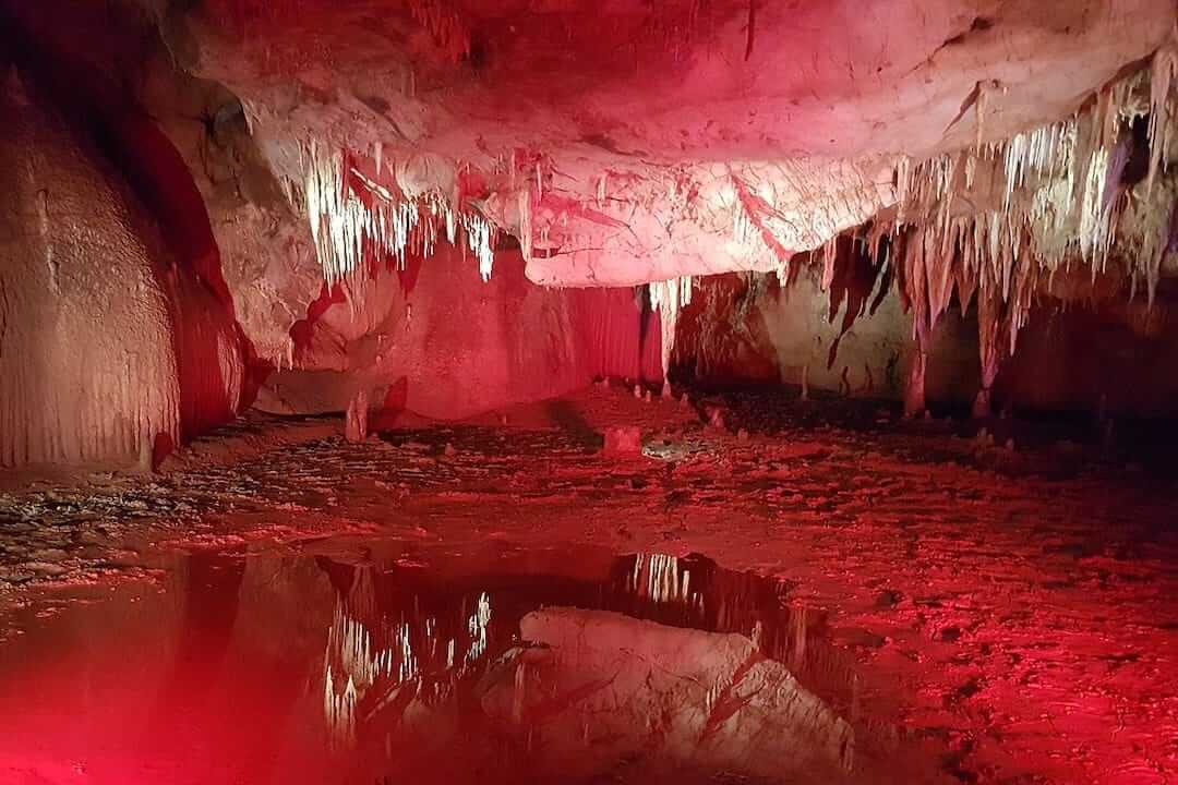 Prometheus Cave near Kutaisi, Georgia © Meisam.sh57 Wikimedia Commons