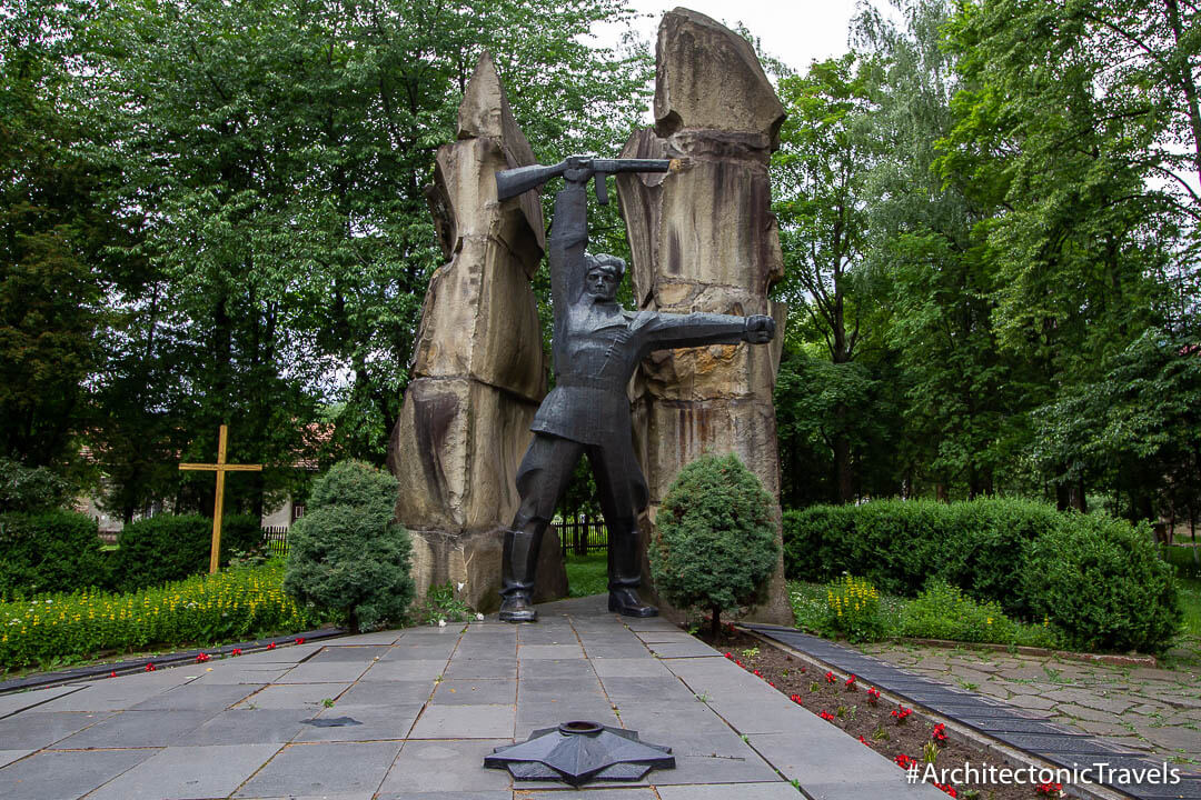 Monument to Kovpak Partisans (Monument to the Guerrilla Guards) in Yaremche, Ukraine | War memorial | Soviet monument | former USSR