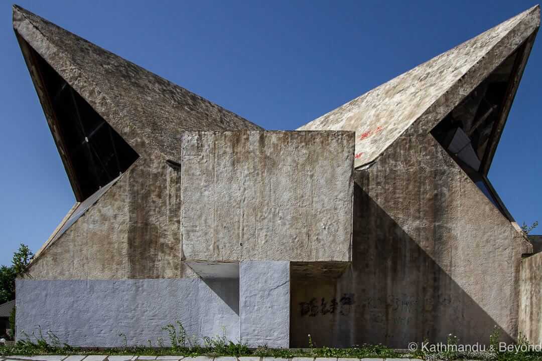 Kolašin Spomen-dom (Kolašin Municipal Assembly) in Kolašin, Montenegro | Brutalism | spomenik | Socialist architecture | former Yugoslavia
